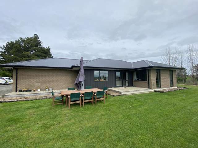 Home in Halcombe