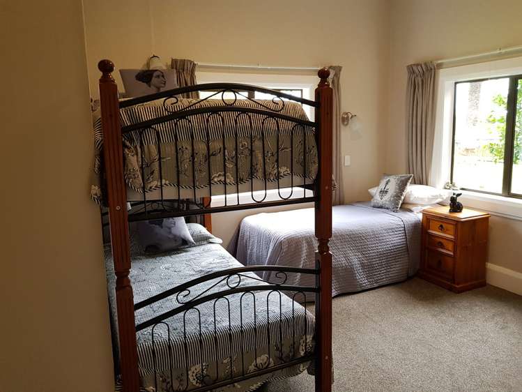 1015 Queen Street East Levin_8