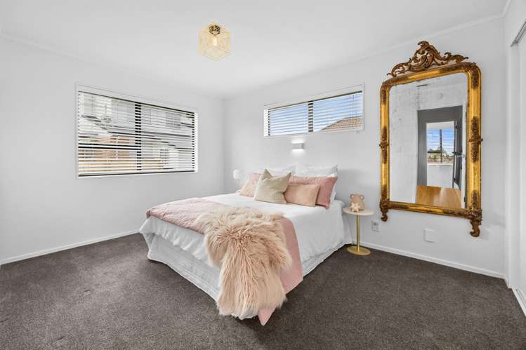 3 Pinewood Grove Botany Downs_8