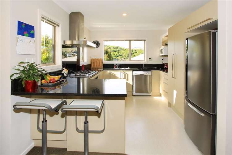 42 Te Puia Drive Aotea_7