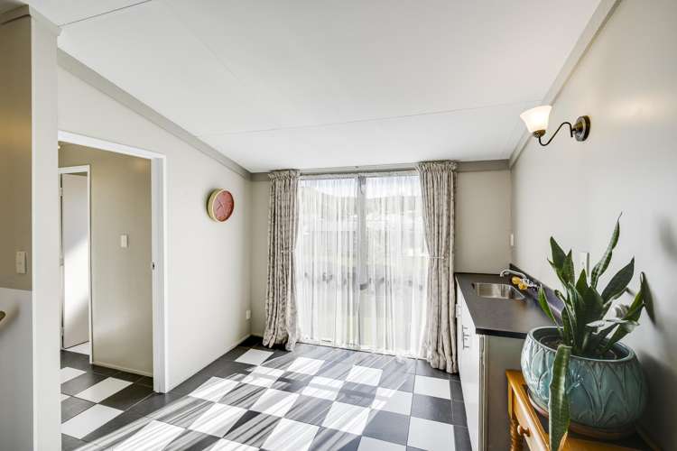 14 Bassett Place Taradale_13