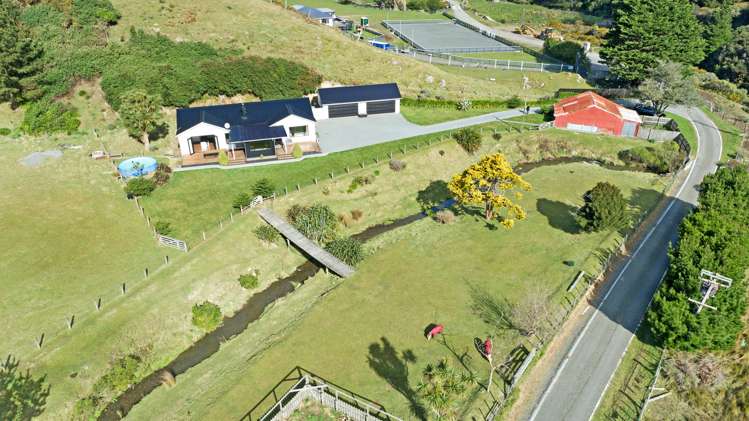 541 South Makara Road Makara_41