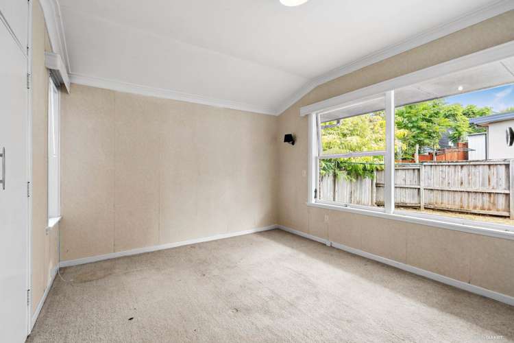 25 Martin Crescent Northcote_11