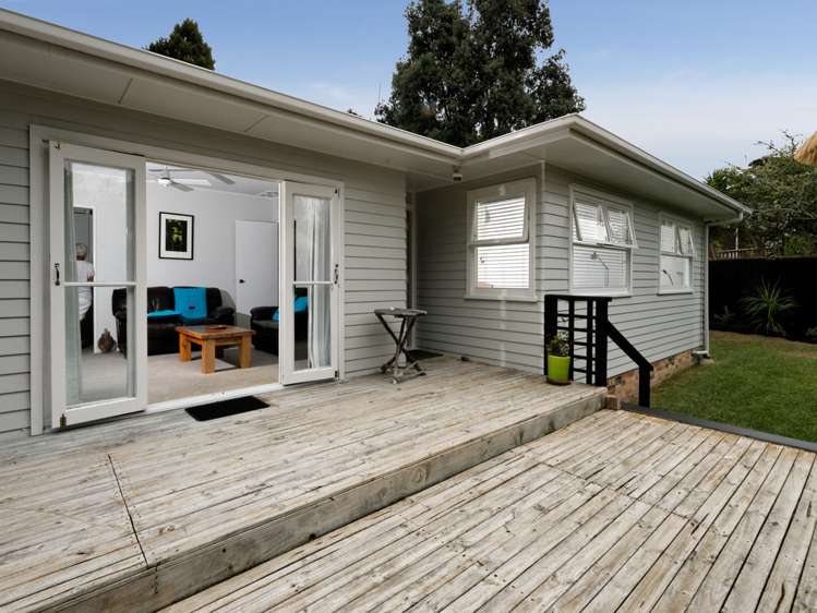 34 Dolbear Street Titirangi_12
