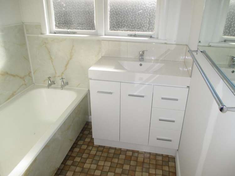 13 Scott Avenue Hamilton East_9