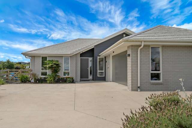 Beautiful Rural Living at Kowhai Downs