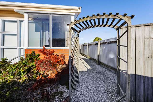 1/42 Egmont Street Hawera_4