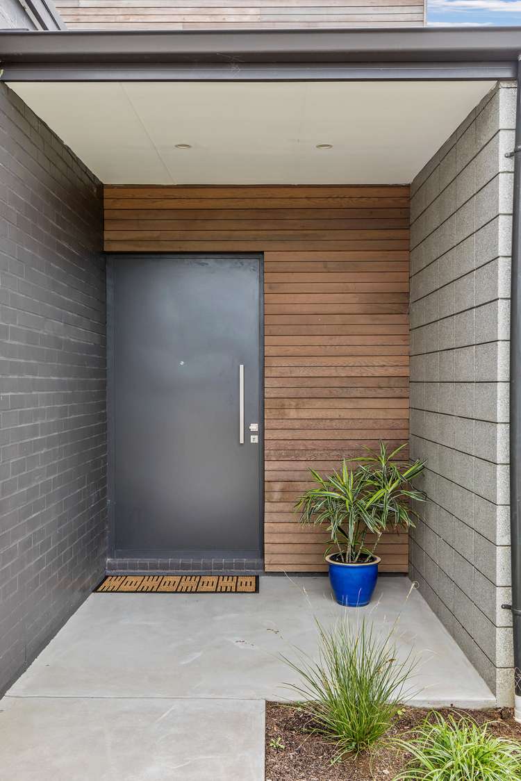 32 Defender Crescent Beachlands_1