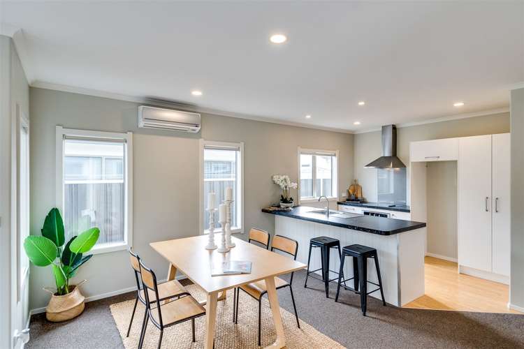 2 Warwick Crescent Taradale_5