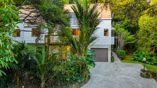 RENOVATE OR PARTIAL REBUILD - A STUNNING PROJECT!