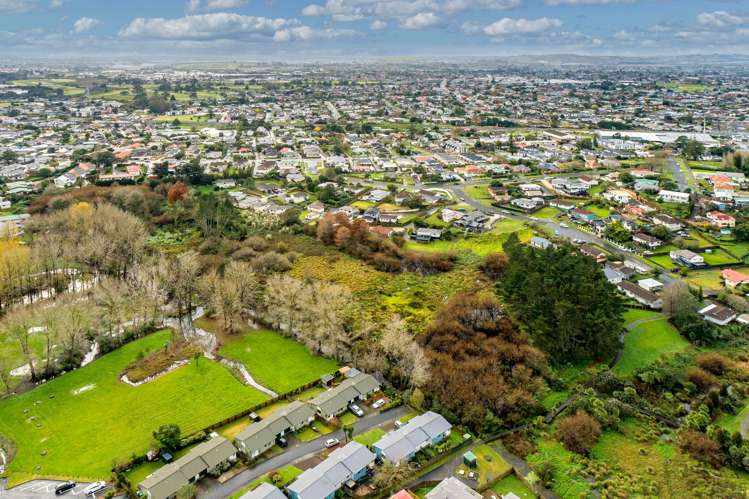 110 Station Road and 18 Phoenix Place Papatoetoe South_4