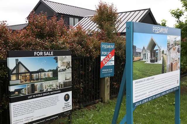 Tony Alexander: Home loans are cheaper, so why has the housing market stalled again?