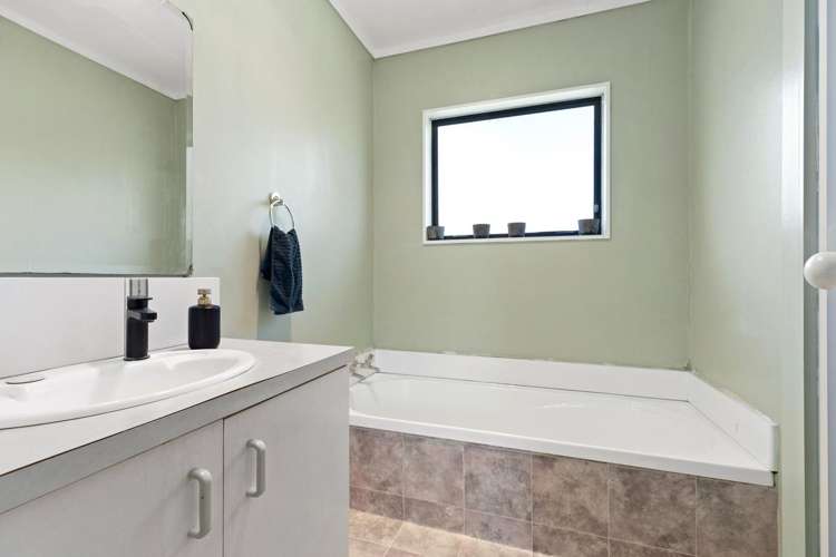 55B Meander Drive Welcome Bay_9