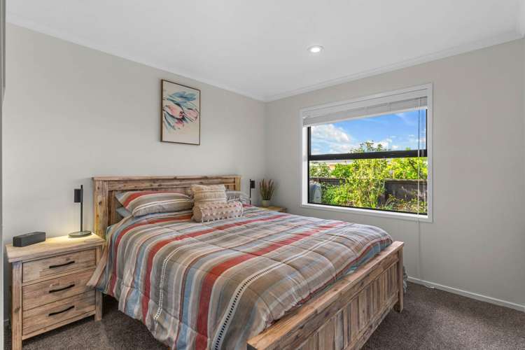 71 Pyle Road West One Tree Point_11