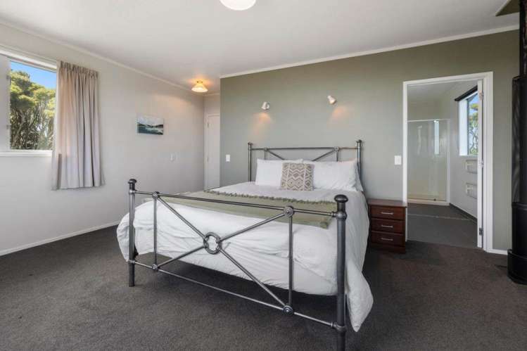 138 Piha Road Piha_9