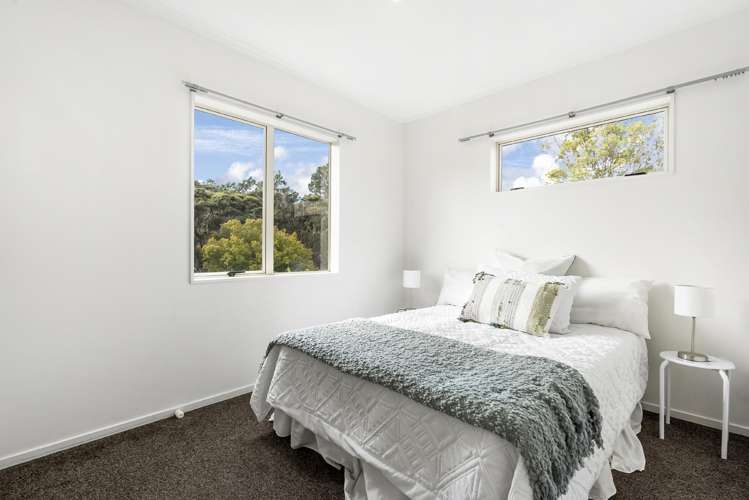 2/66 Spinella Drive Bayview_6