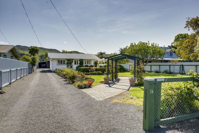 Picturesque Views in Premium Waimarama