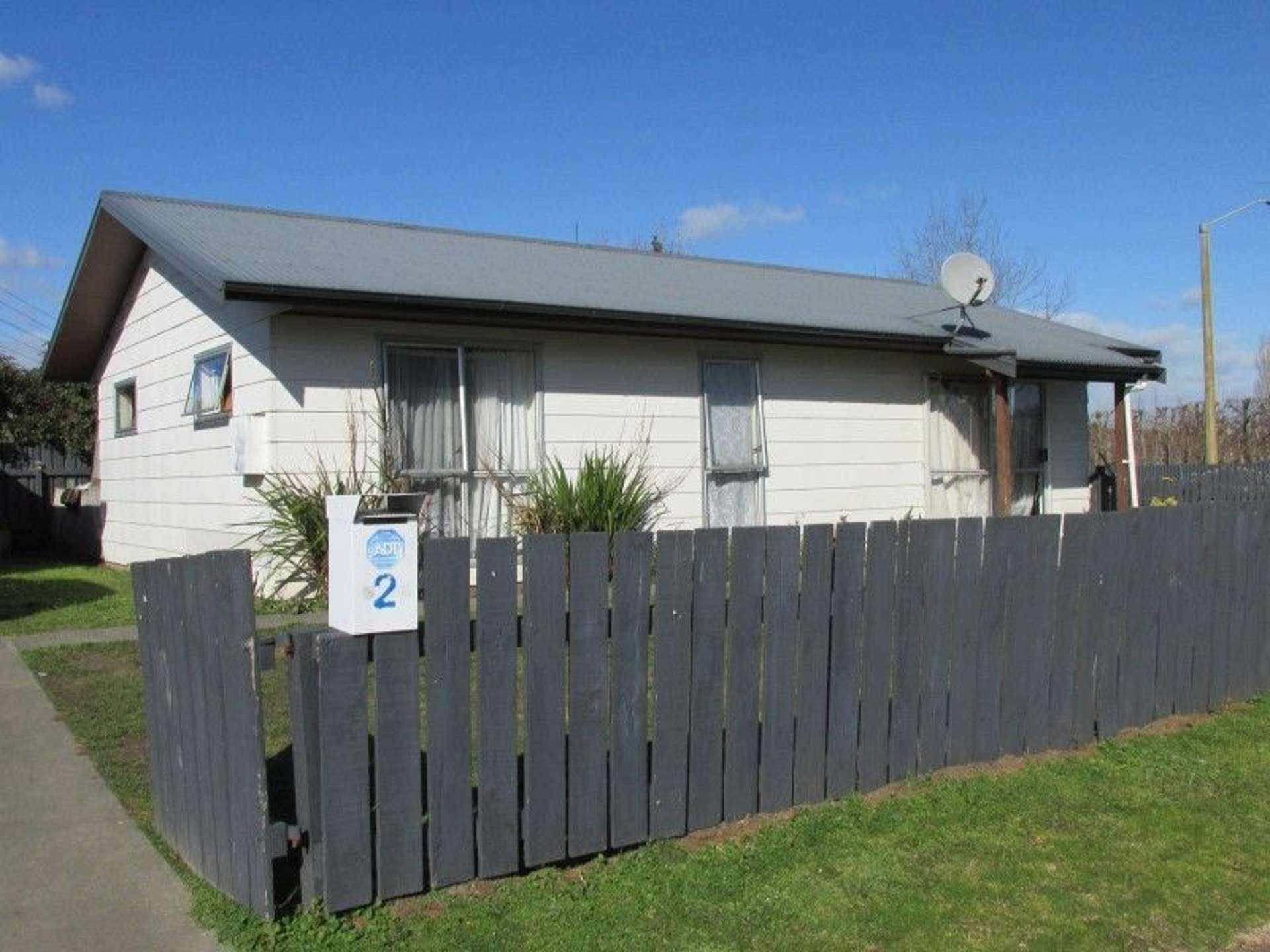 2 Caernarvon Drive 10480_0