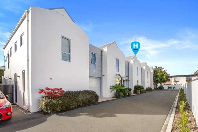 Three Bedroom Townhouse In Great Location!
