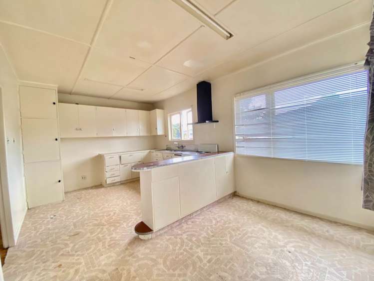 94 Golf Road New Lynn_4