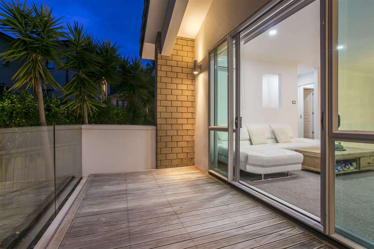 64 English Oak Drive Schnapper Rock_18