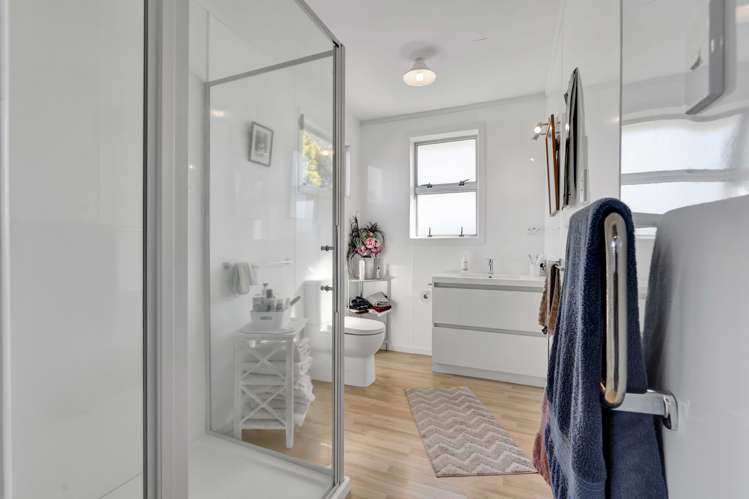 22 Waiwera Place Merrilands_8