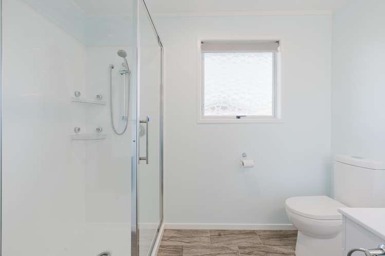 12a Leslie Place Deanwell_10