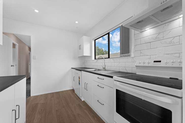 2/81 Harmel Road Glendene_6