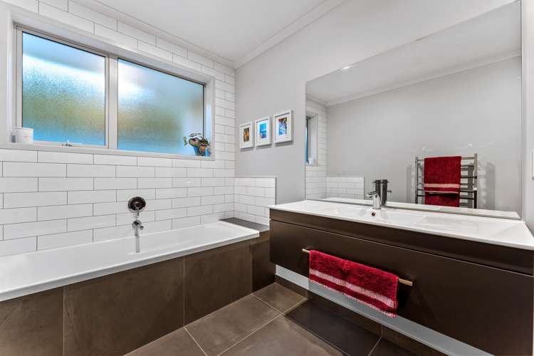 15 Orchard Terrace Riverhead_23