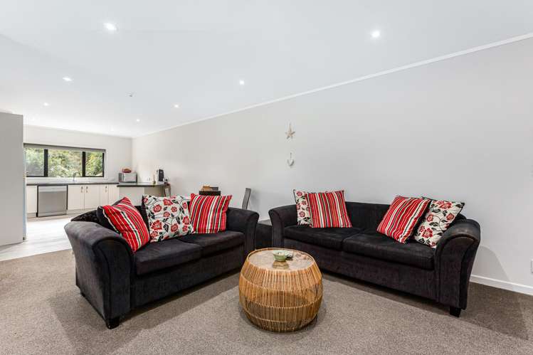 3 Oak Avenue Paremata_16