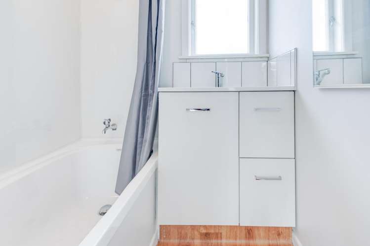 934A Oliphant Road_4