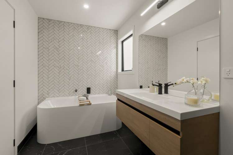 85 Magnum Drive Cromwell_11