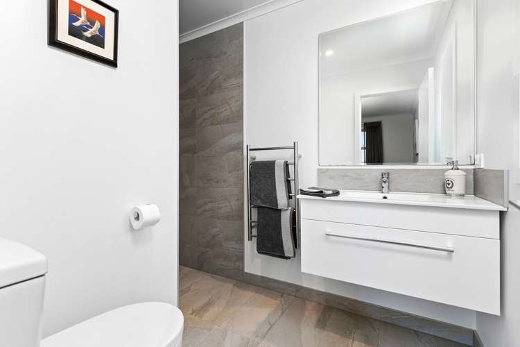 209 Ballintoy Park Drive Welcome Bay_10