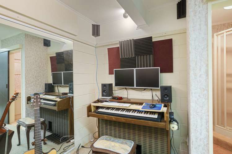 10 Haven Grove Naenae_21