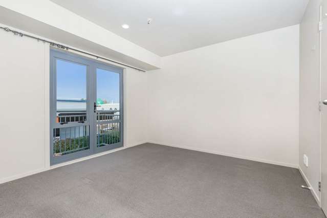 2o/10 Crown Lynn Place New Lynn_4