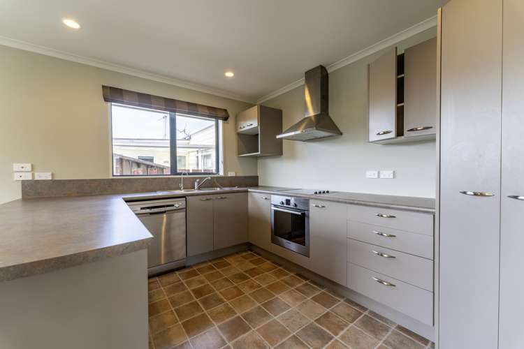 13 Raymond Street West End_2