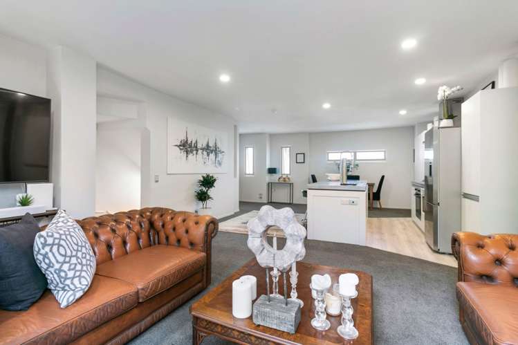 53/21 Hunters Park Drive Three Kings_3