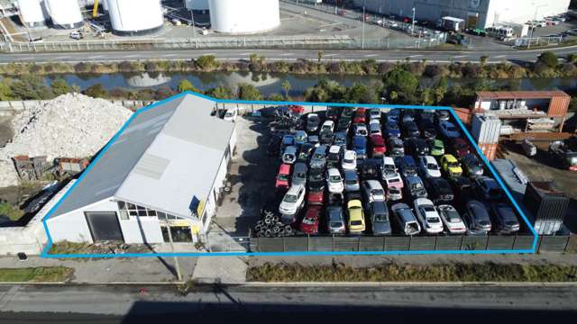 Freehold Warehouse + Large Yard