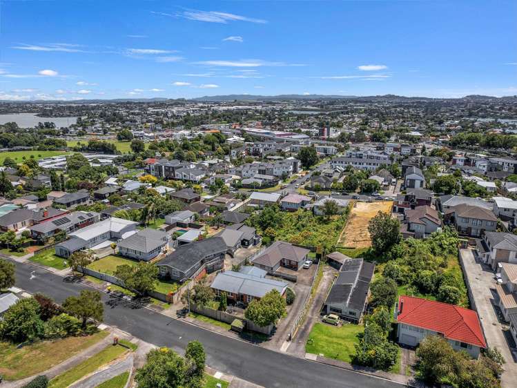 2/33 Grassways Avenue Pakuranga_12