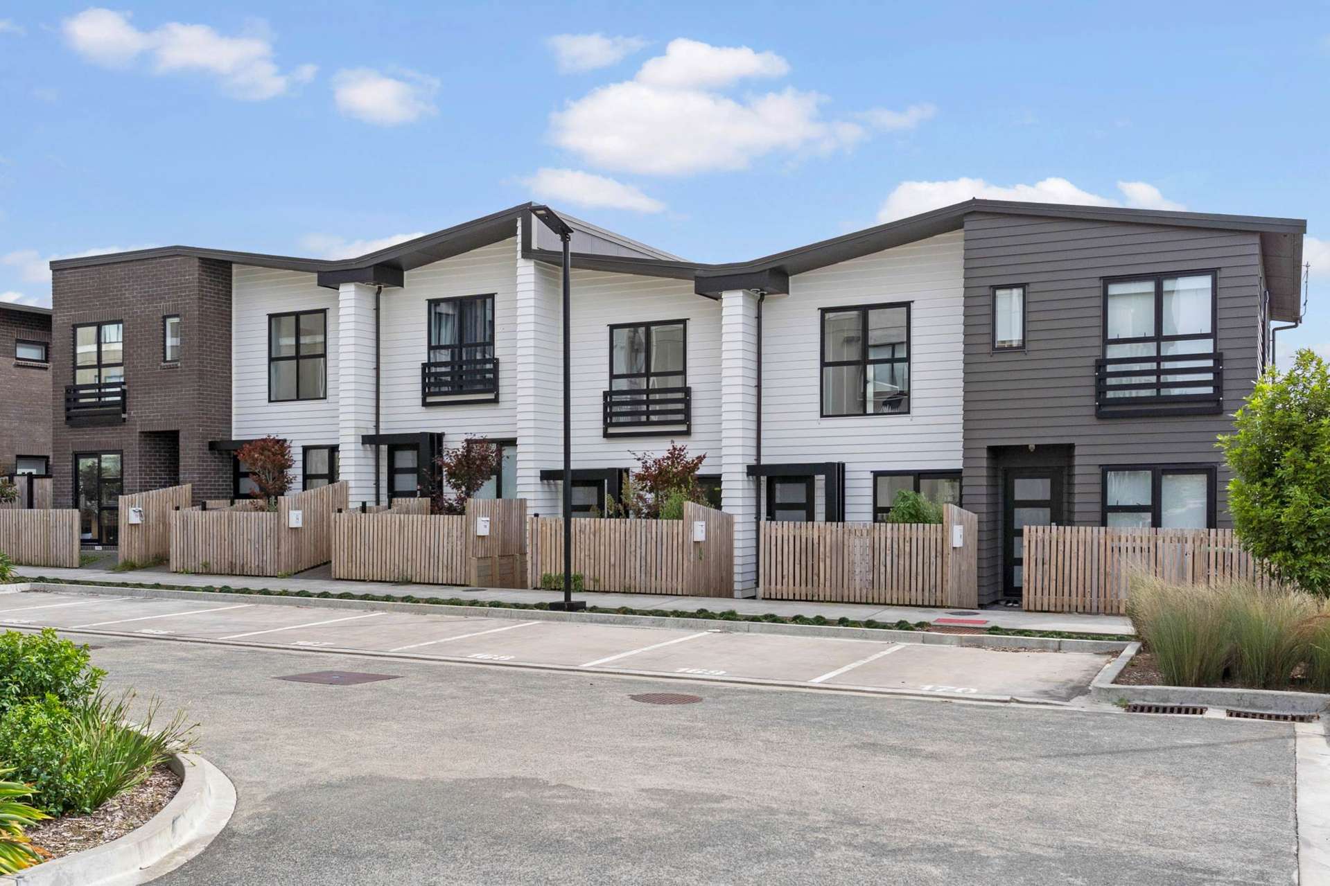 76 Rauemi Way Te Atatu South_0