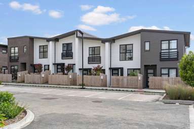 72/76/78/26 Rauemi Way_1