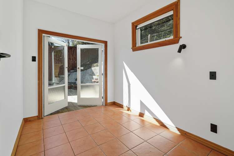 53 Murphy Street Toi Toi_13