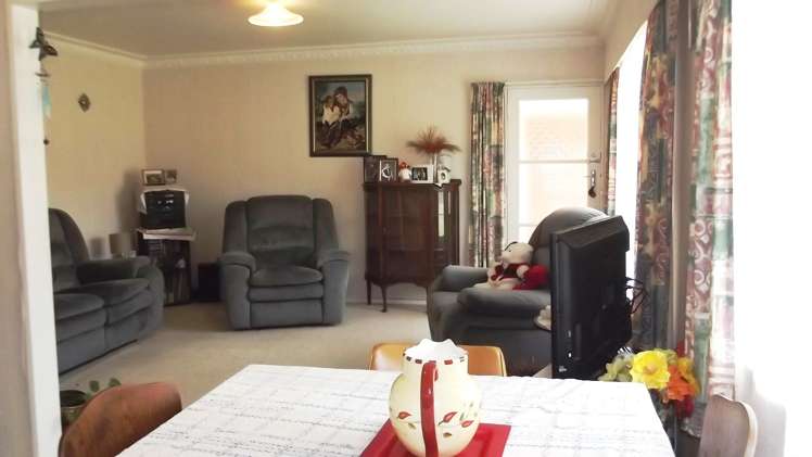 2/35 Beach Road Pahurehure_5