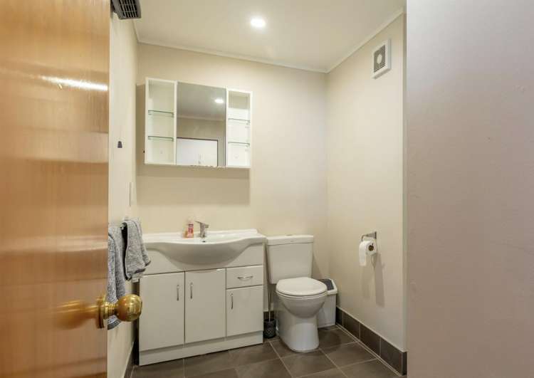 1/42 Hallenstein Street Queenstown_14