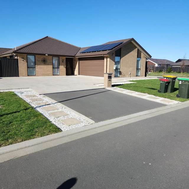 Spacious 4BR Family Haven in Rolleston