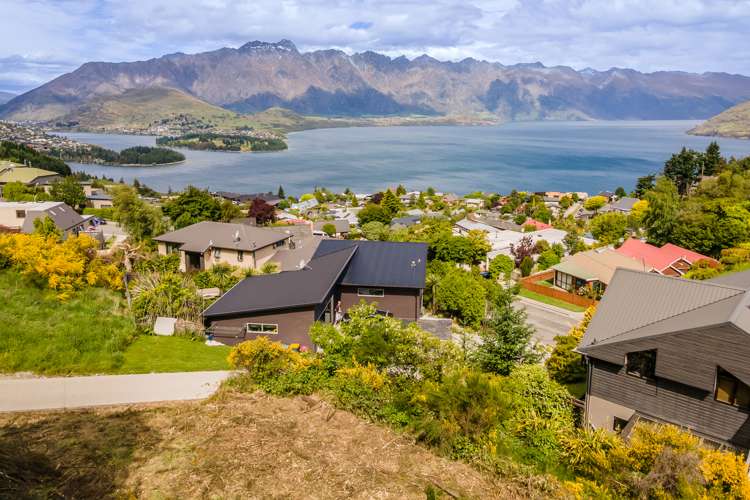 17 Lochy Road Fernhill/Sunshine Bay_5