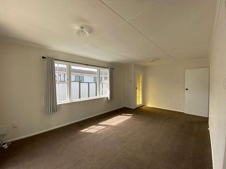 323 Wellington Road Wainuiomata_9