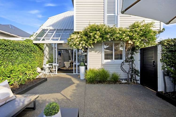 74 Office Road Merivale_16