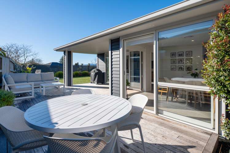 17 Lloyd Crescent Pukehangi_12