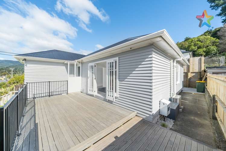 28 Main Road Wainuiomata_16